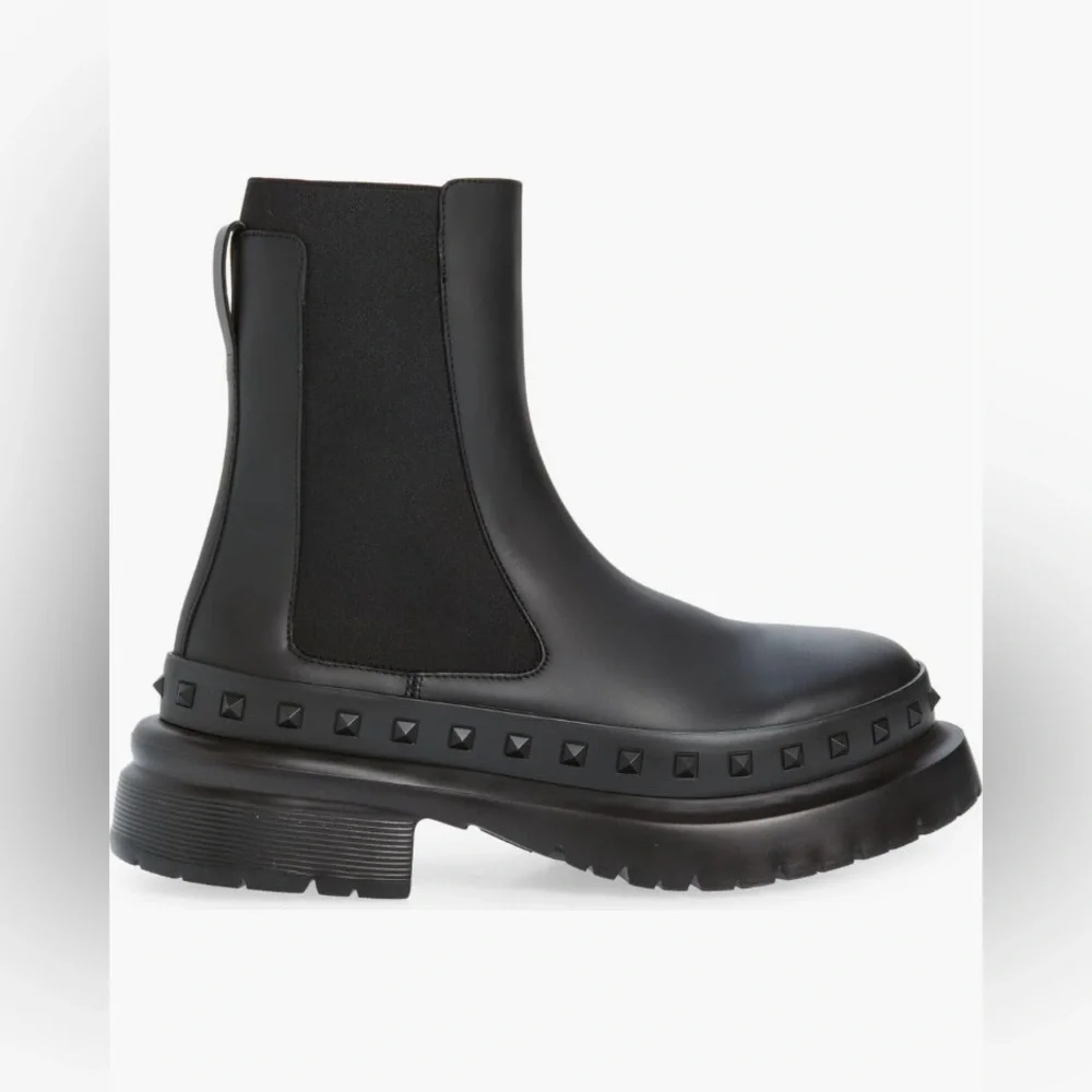 NIB $1270 Valentino M-Way Rockstud Lug Sole Chelsea Boot in size 11 US / 44 EU!